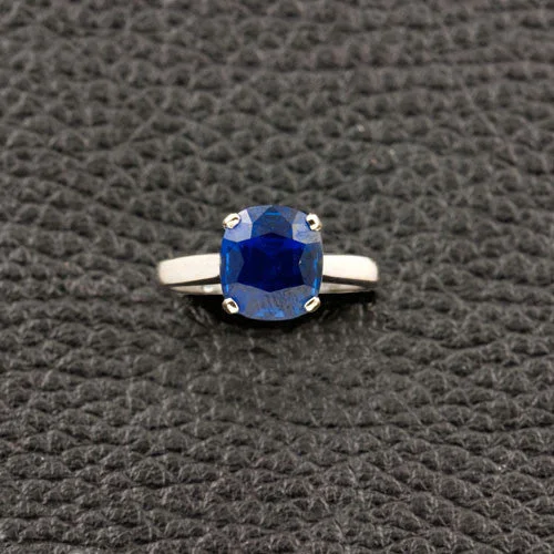 Cushion cut Sapphire Ring